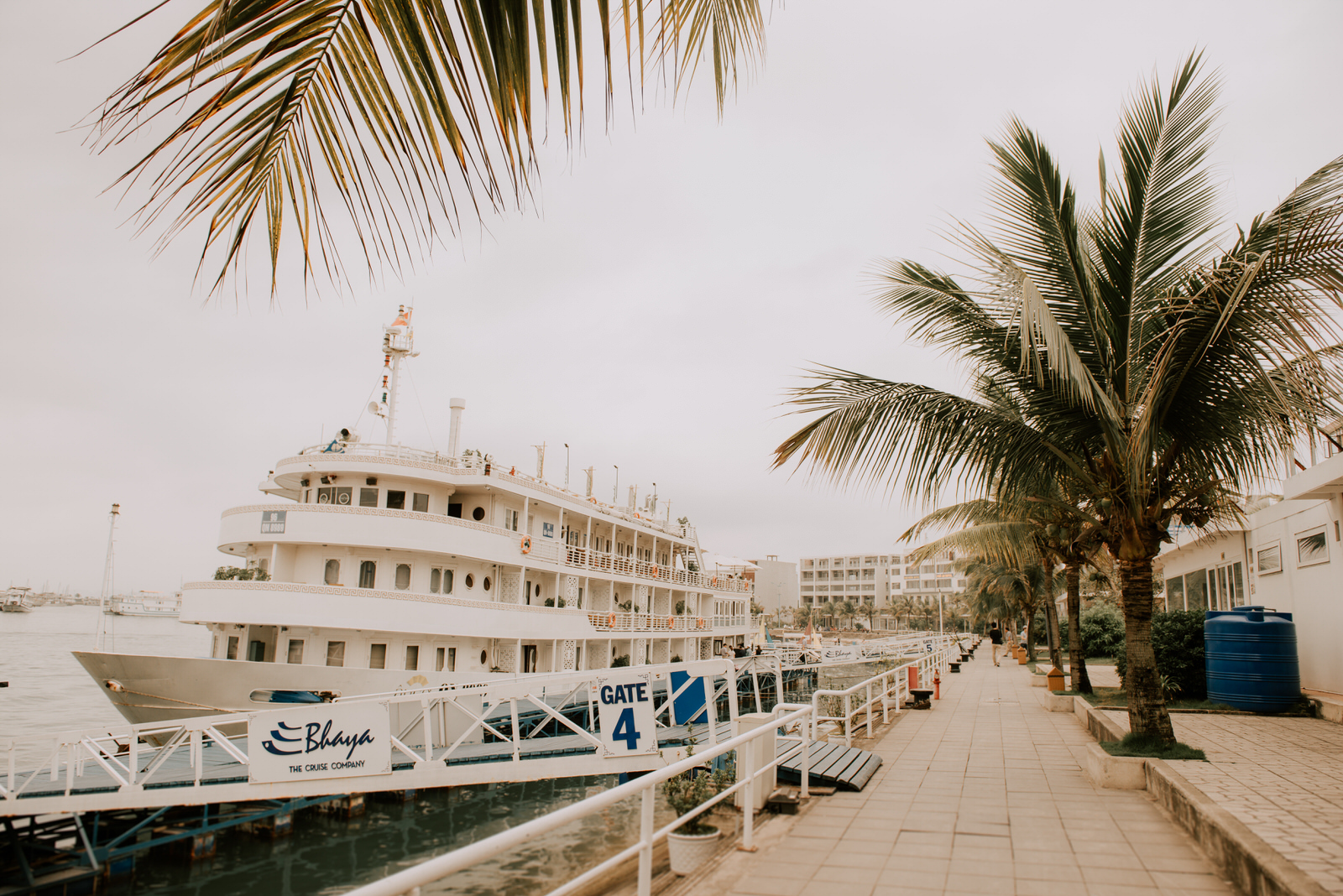 T + R | Bhaya Cruise, Ha Long Bay, Viet Nam 2